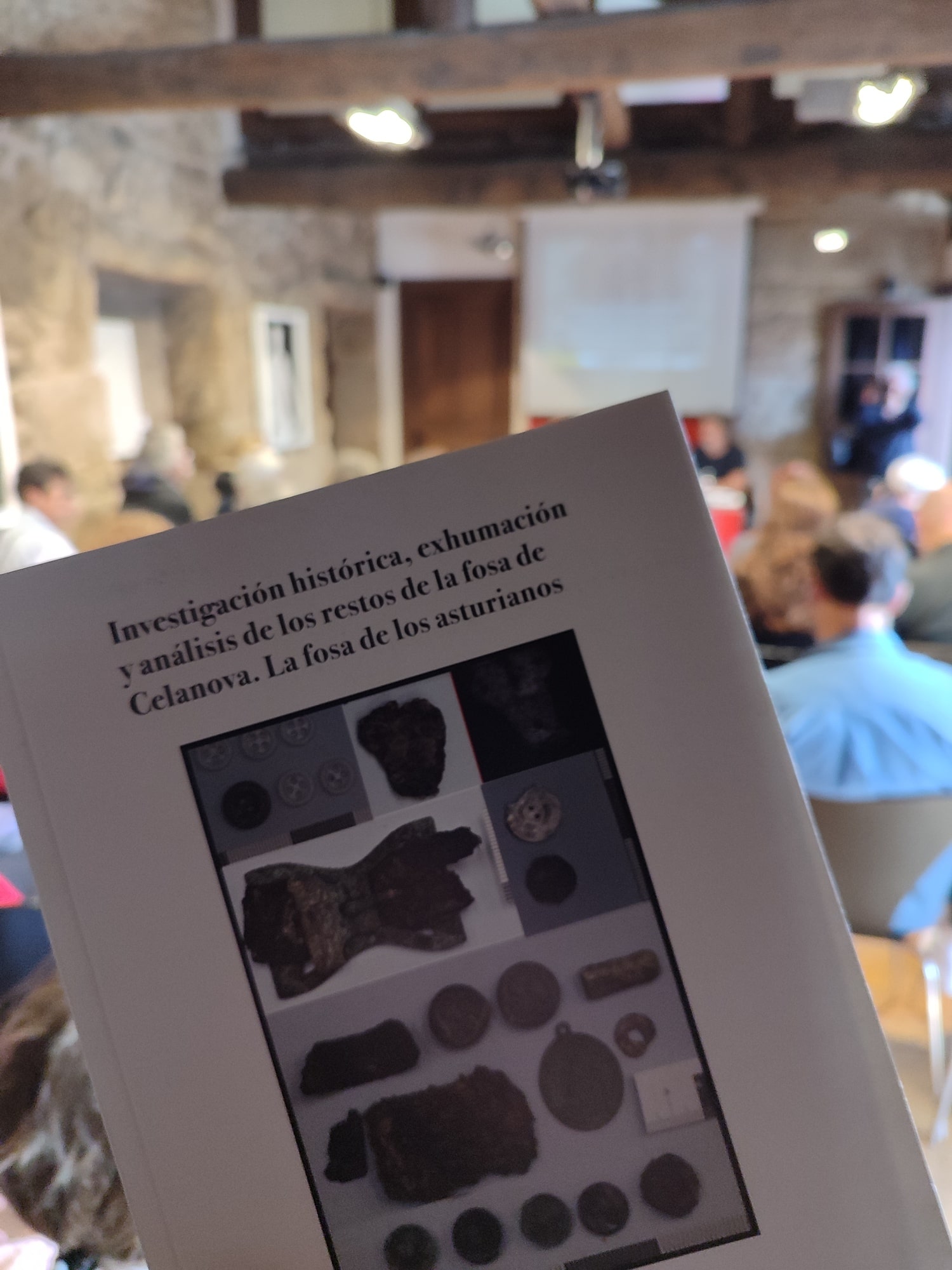 Presentación del libro «Investigación histórica, exhumación y análisis de los restos de la fosa de Celanova. La fosa de los asturianos», Fundación Curros Enríquez, Celanova, octubre 2023